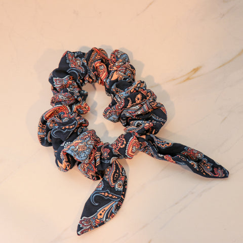 Scrunchie with tail