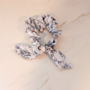 Scrunchie with tail